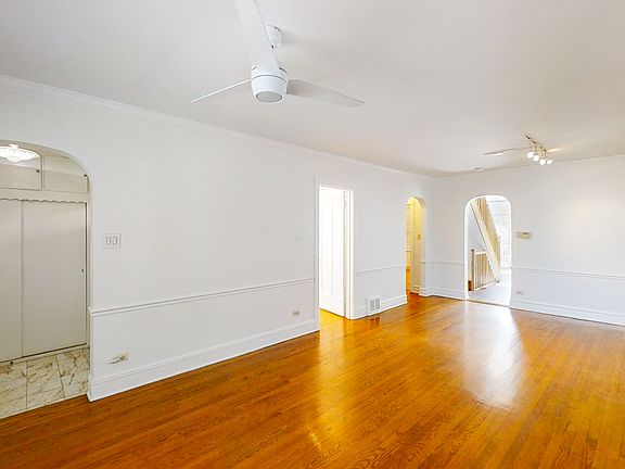 3rd image of 4515 N Melvina Ave