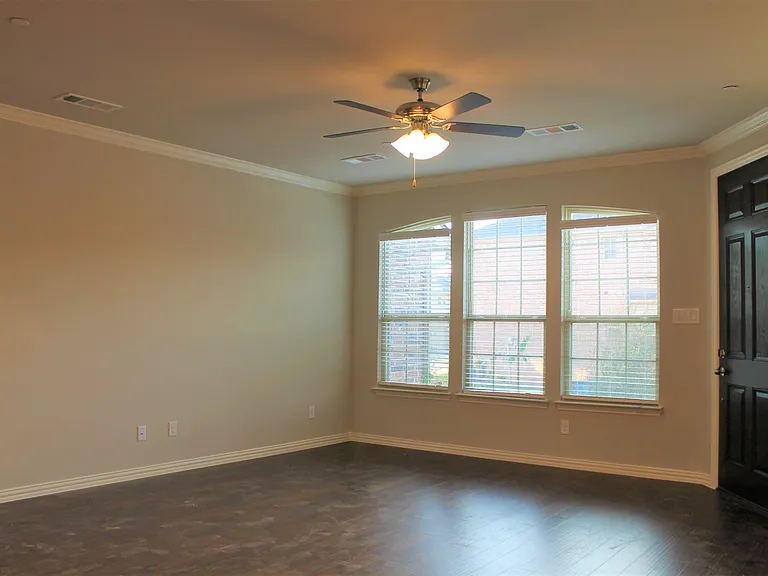 825 Ben Ln #825 — Photo 13