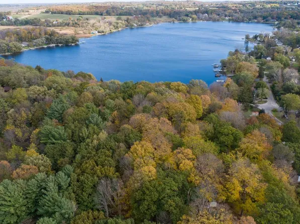 1571 LAKE DRIVE, Hubertus, WI 53033
