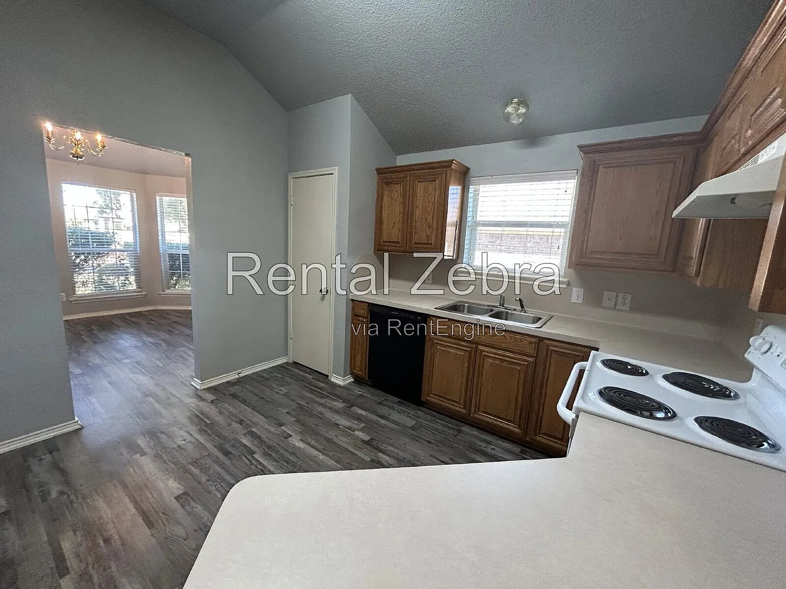 3 bed, 2.0 bath, 1616 sqft, $1,985 — Photo 4