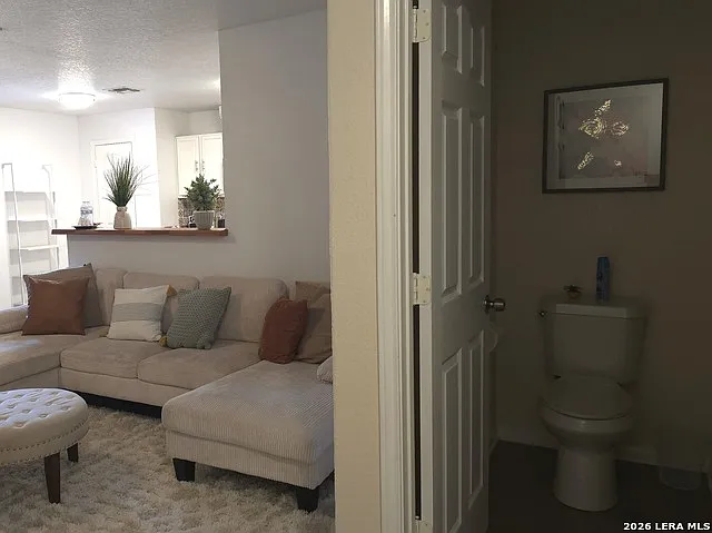 3 bed, 2.5 bath, 1209 sqft, $1,800 — Photo 4