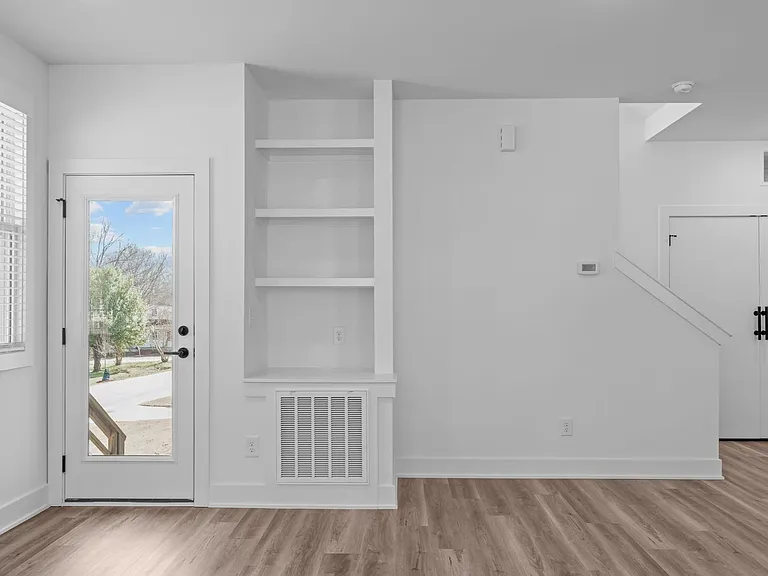 1316 E Lenoir St — Photo 15