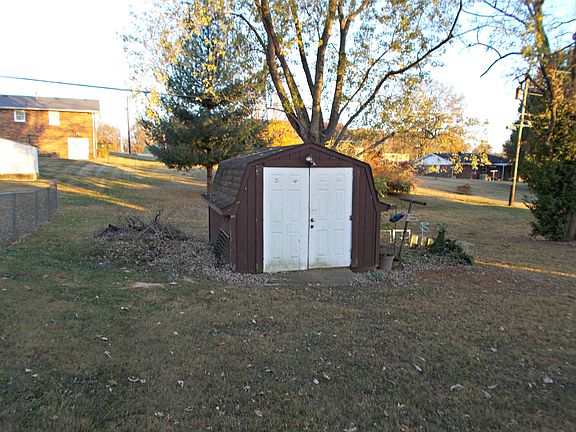 5th image of 306 Penick Ave