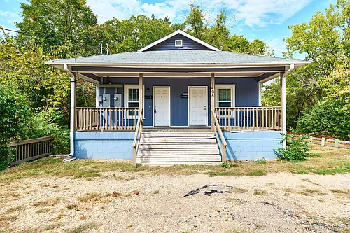 1406 W Club Blvd #B Photo 1