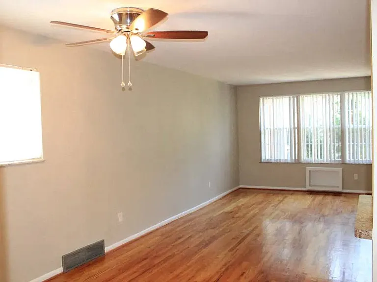 White Bluff Apartments — Photo 15