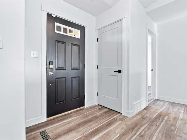 54 W Inglewood Dr, Red Deer, AB T4R 0B8