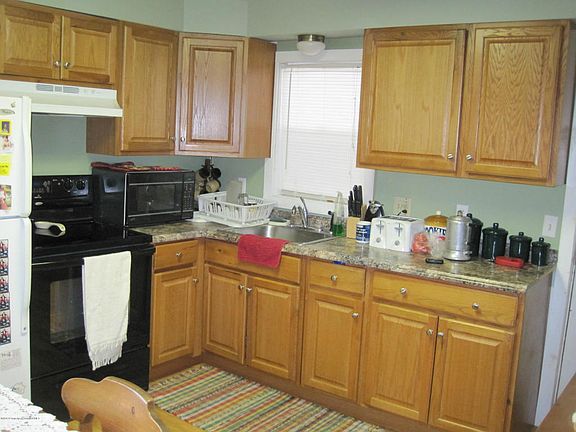 3rd image of 1025 N Main St