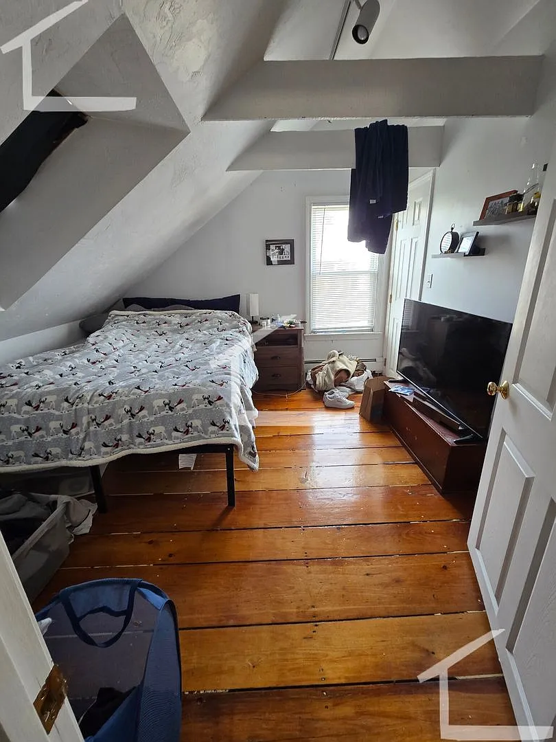 9/1 No Fee! 3BR/2BA townhouse near Watertown Sq w/pkg! — Photo 3