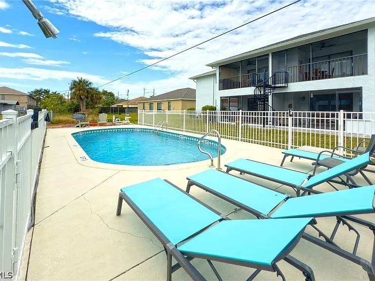 1203 SW 48th Ter #201 — Photo 33