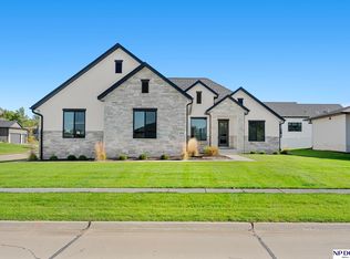 8909 Appaloosa Ln, Lincoln, NE 68520