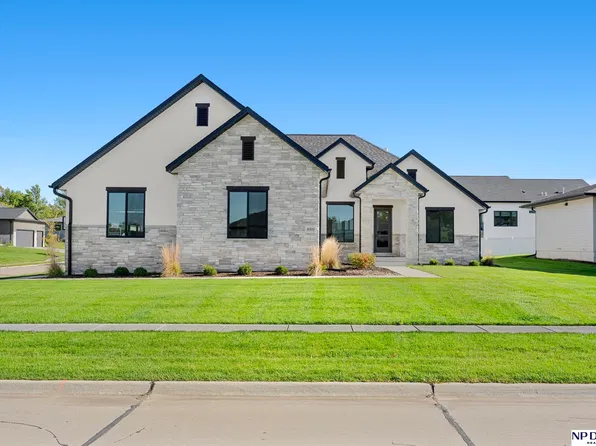 8909 Appaloosa Ln, Lincoln, NE 68520