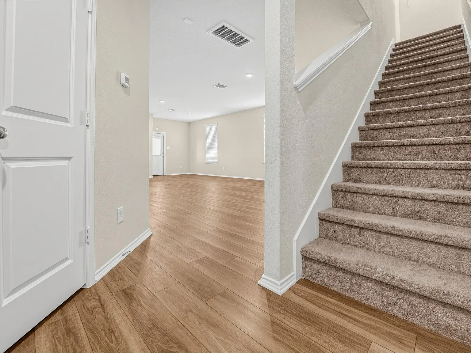 4 bed, 2.5 bath, 2473 sqft, $1,800 — Photo 2