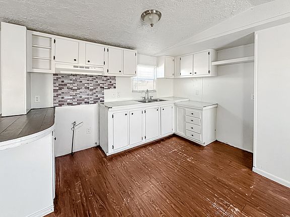 3rd image of 417 W Tyler Ave
