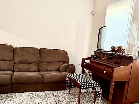4th image of 4114 3rd St
