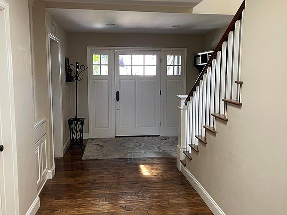 5th image of 842 Tufts Ave