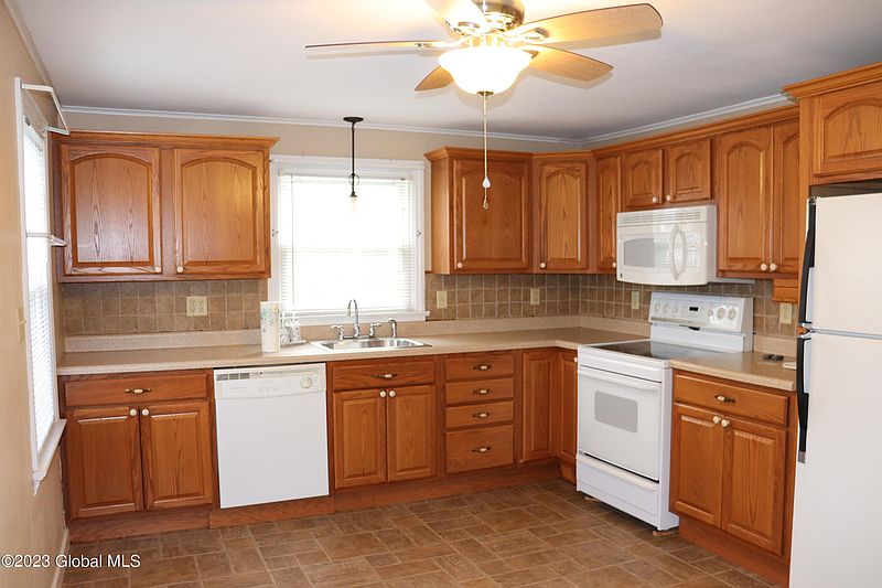 2nd image of 29 Oakwood Drive