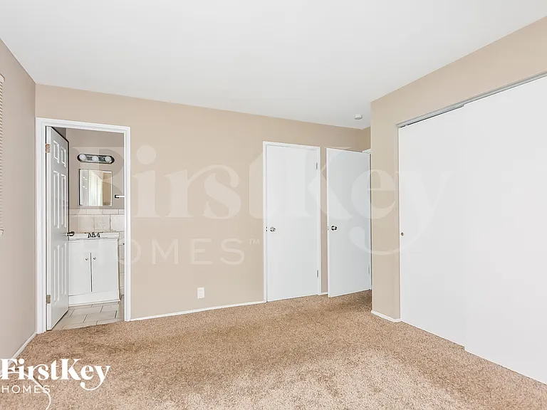 2415 Greenbriar Dr — Photo 10