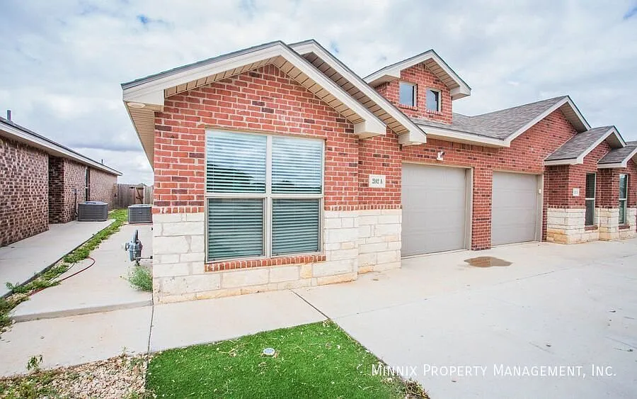 3 bedroom/ 2 bath | 2102 Langford Ave #A — Photo 2