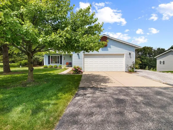 4253 West Hawthorne DRIVE, West Bend, WI 53090