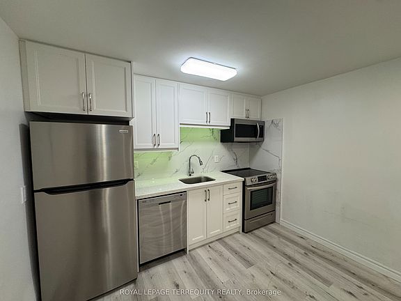 3rd image of 118 Christie St Unit 3