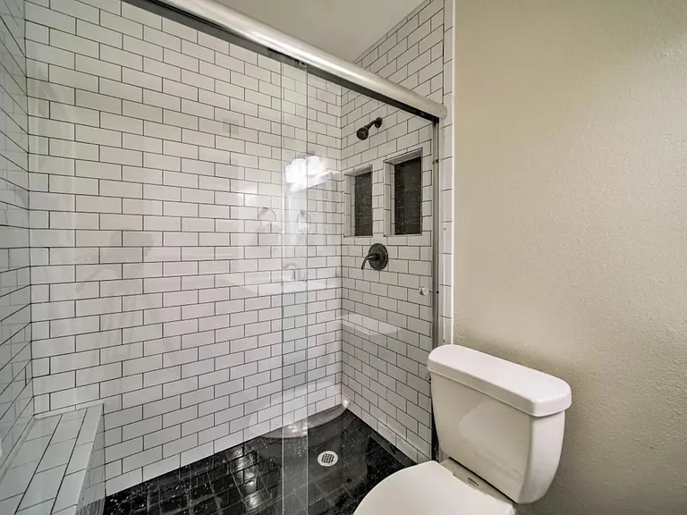 3327 S Poplar St — Photo 13