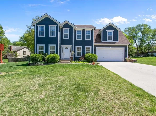 717 SE James Cir, Lees Summit, MO 64063