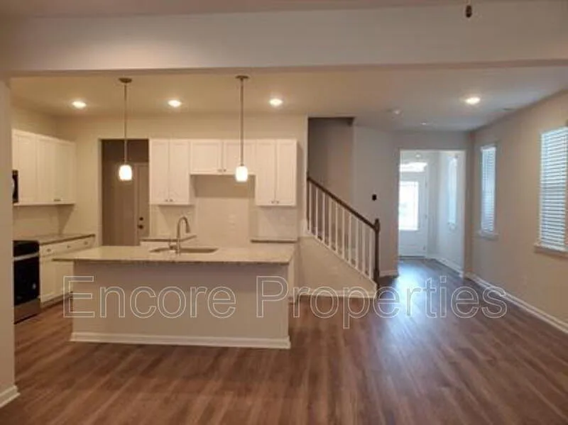 Building Photo - 731 Amarra Dr
