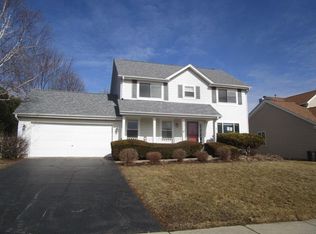 3318 Chestnut Dr, McHenry, IL 60051