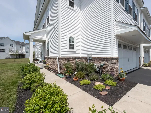 138 Knock Hill Dr, Royersford, PA 19468