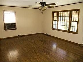 4th image of 239 Sheidley Ave