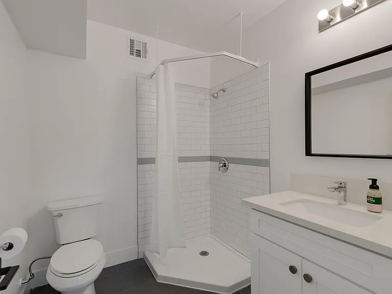426 S Serrano Ave — Photo 5