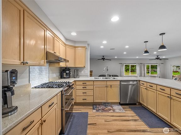 5th image of 6410 221st Avenue NE