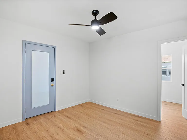 4451 Illinois St — Photo 13