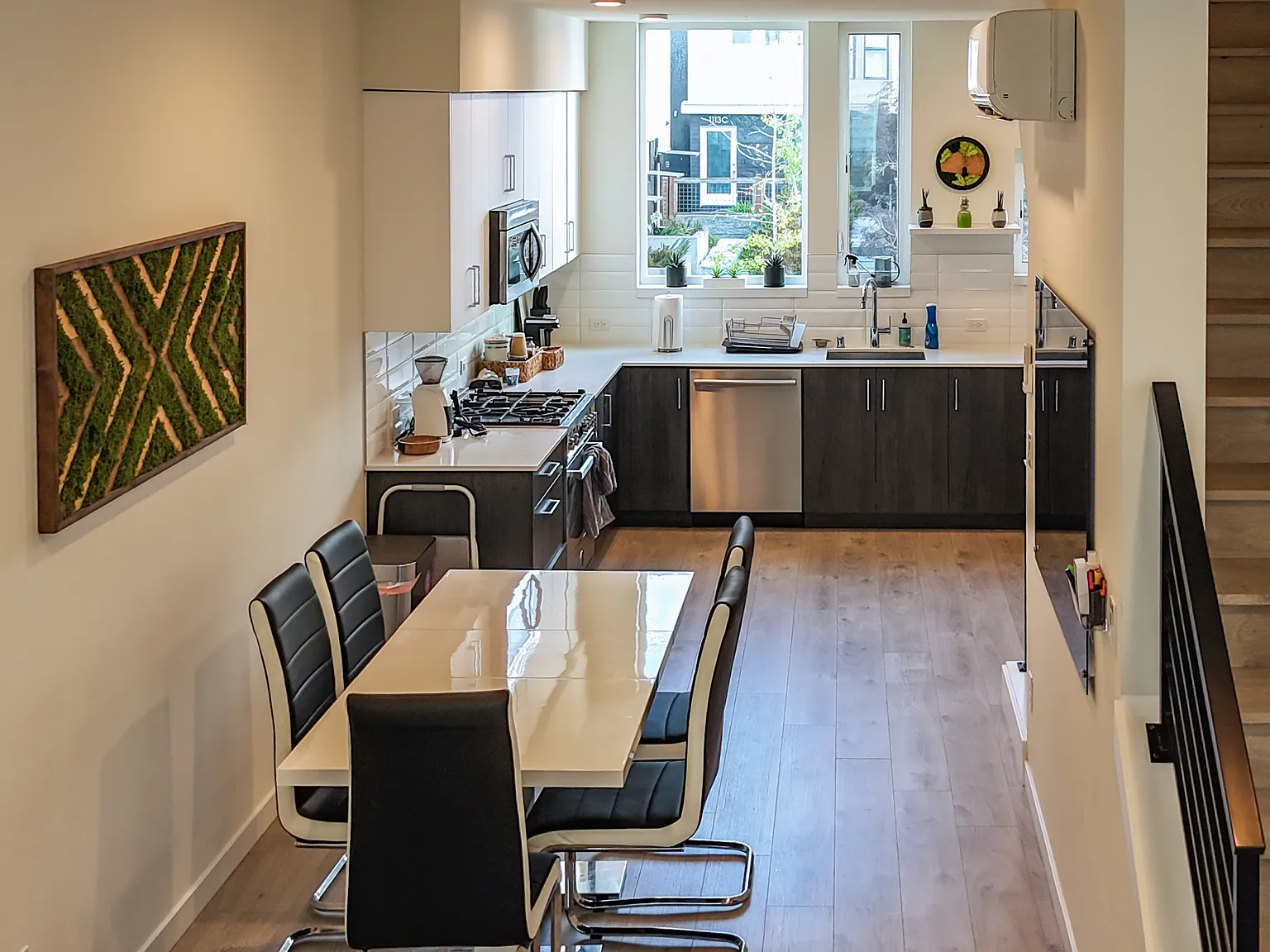 2 bed, 1240 sqft, $4,050 — Photo 3