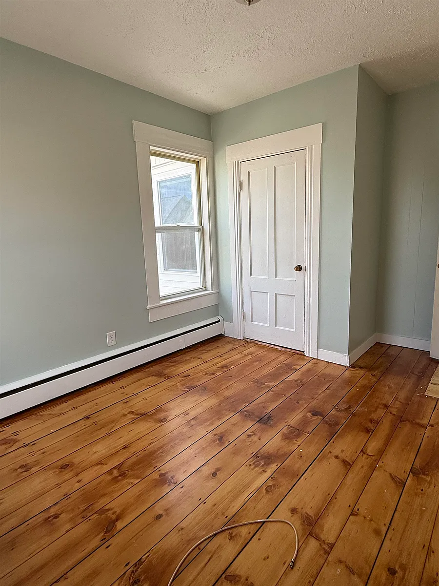 Building Photo - 282 Cartier St #2
