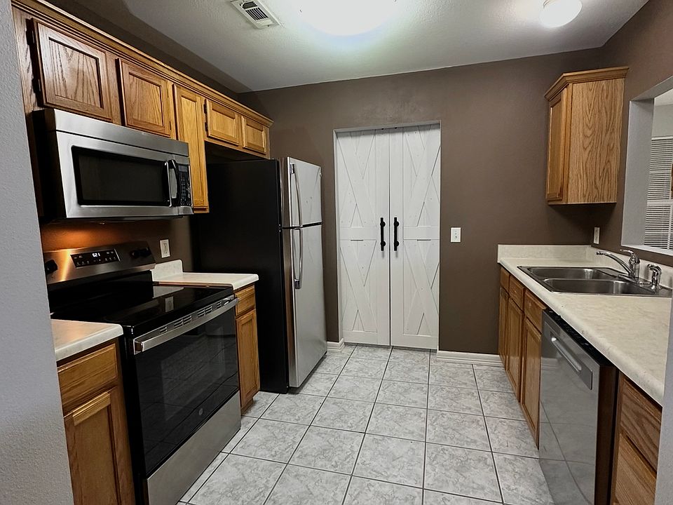 1st image of 2609 SW 17th St #2