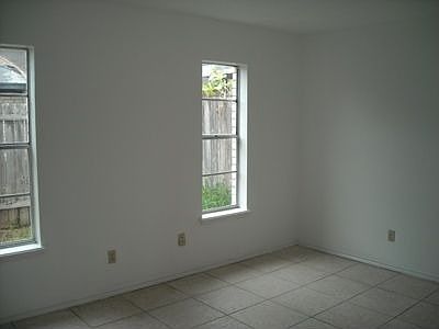 4th image of 1313 Zinnia Ave