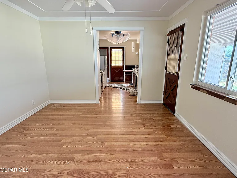 10125 Chezelle Dr — Photo 3