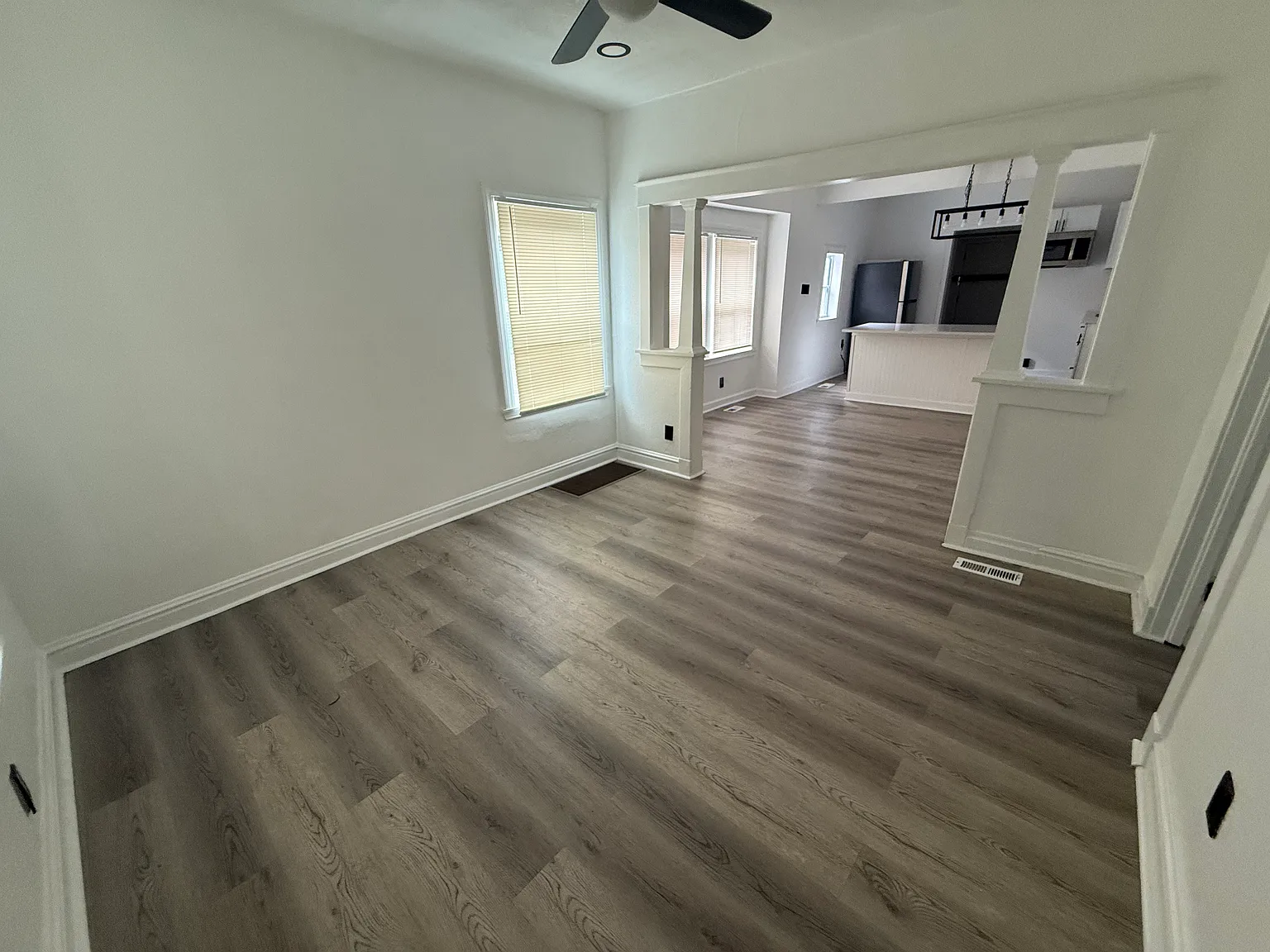 2 bed, 748 sqft, $1,300 — Photo 2