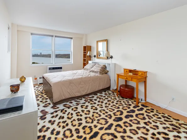 5700 Arlington Avenue image 4 of 23