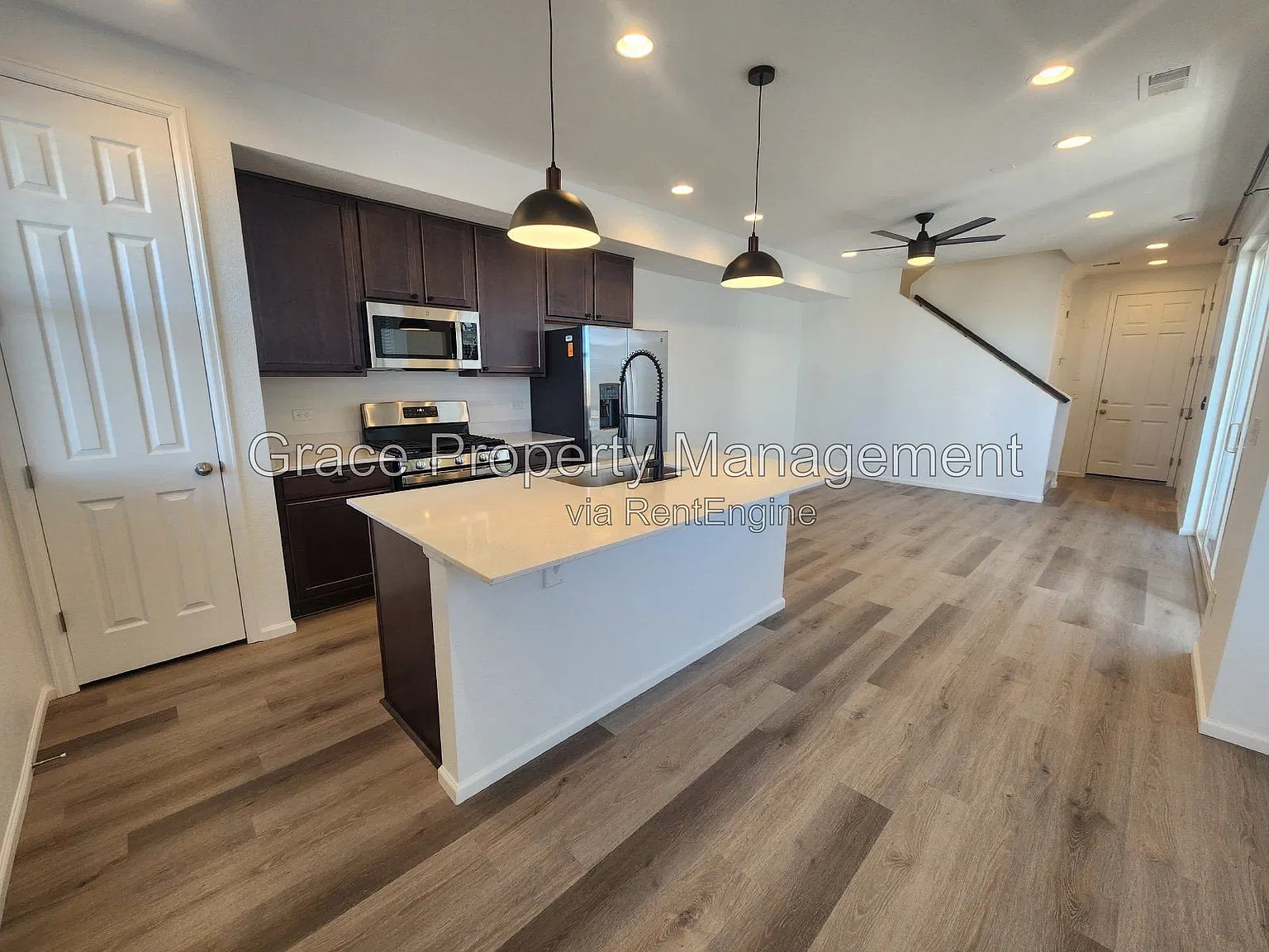 3 bed, 2.5 bath, 1475 sqft, $2,325 — Photo 2