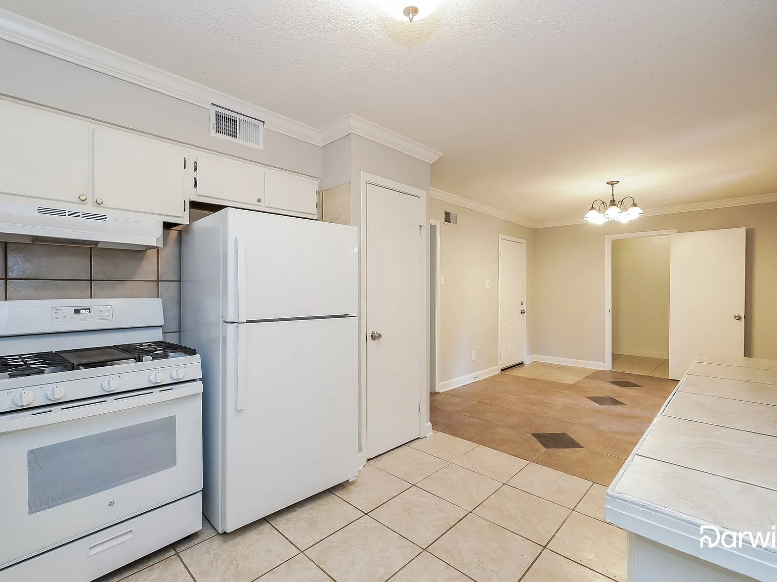 3 bed, 1.0 bath, 1187 sqft, $1,365 — Photo 3