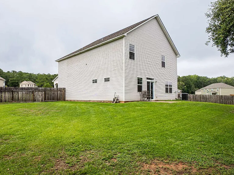 30 Ellis Cir — Photo 6