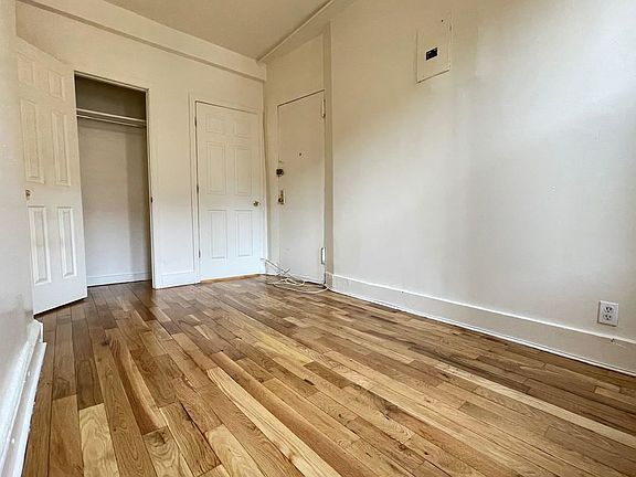 5th image of 265 Marion St APT 4R