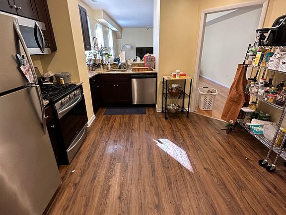 Large kitchen space - a perfect spot to linger in during a pre-game.