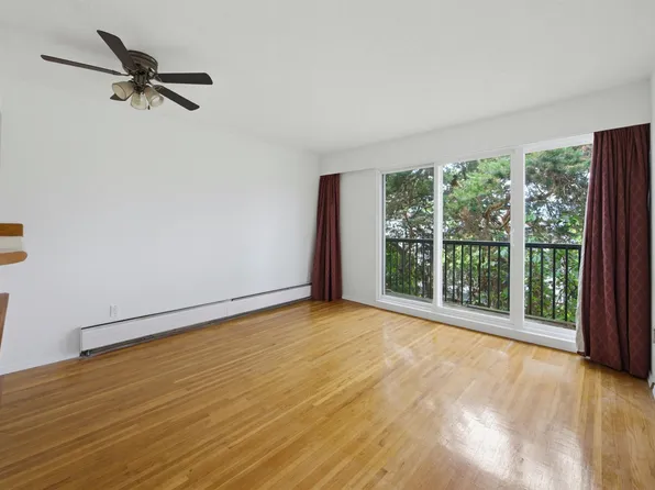 2125 W 2nd Ave #301, Vancouver, BC V6K 1H7