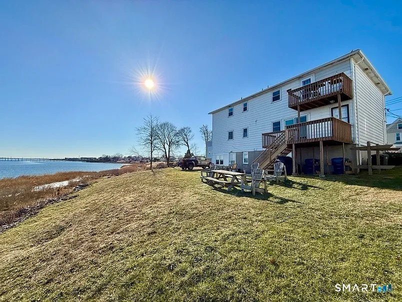 3 Bayview Pl #LOWER LEVEL