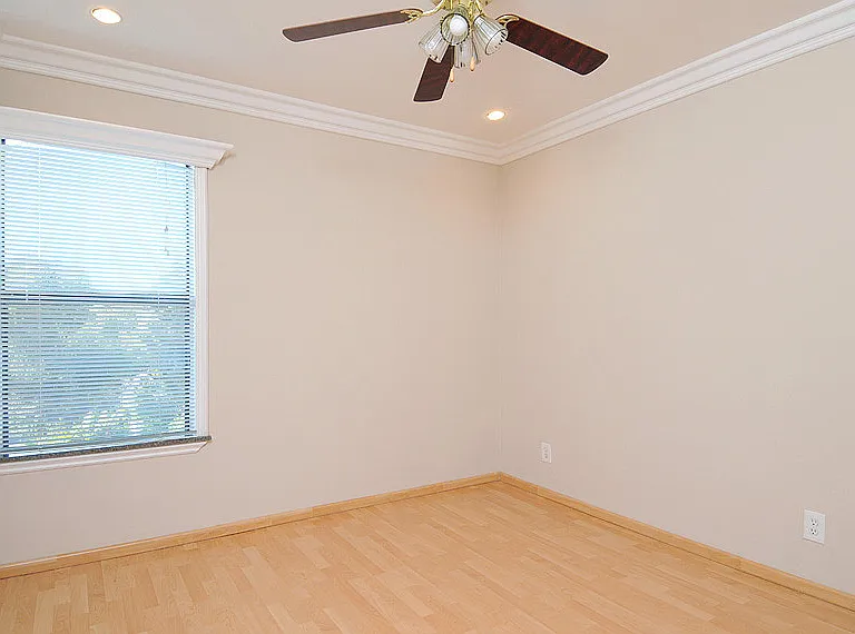 Carmel Heights Apts — Photo 24
