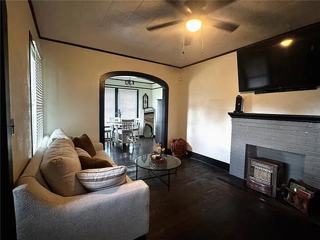 2 bed, 1.0 bath, 1540 sqft, $1,300 — Photo 3