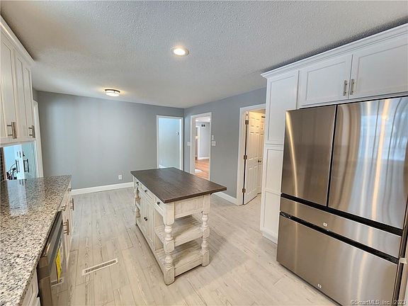 3rd image of 74 Old Meadow Plain Rd